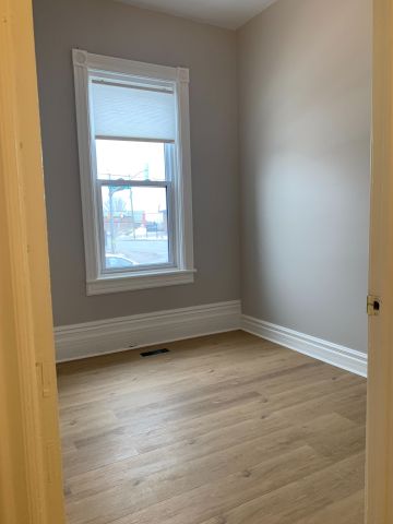 For Lease - 172 Dunlop Street, Barrie, Ontario - Photo 5