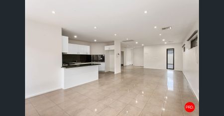 Neat 3 Bedroom Townhouse Close to Kangaroo Flat CBD! - Photo 4