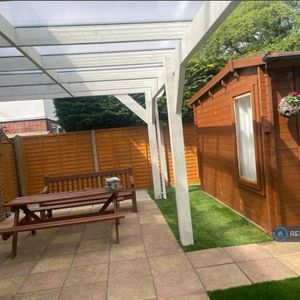 1 bedroom in a house share to rent - Photo 3