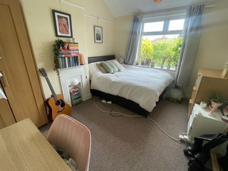 3 bedroom semi-detached house to rent - Photo 4