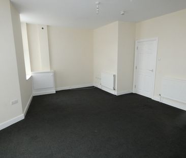 Tyldesley Road flat B - Photo 4