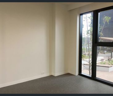 Luxury 1 BR Apt with Water View - Photo 4