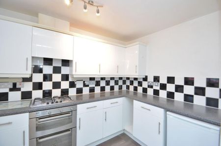 2 bedroom ground floor flat to rent - Photo 5