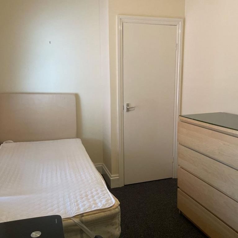 4 bedroom terraced house to rent - Photo 1