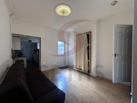 Roberts Road, LE4, Leicester - Photo 3