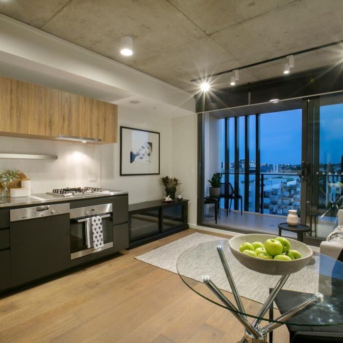 Unfurnished One Bedroom Apartment in Higher Level with Good Views - Photo 1