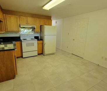 $2000 - 2 bedroom / 1 bath suite - Photo 3