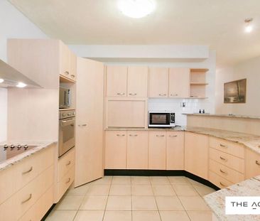 Spacious Unfurnished 3 bed Unit - Photo 4