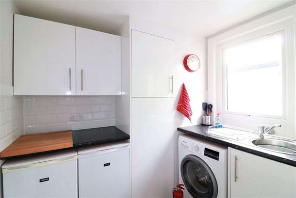 3 bedroom flat to rent - Photo 1