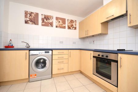 1 bedroom in a flat share to rent - Photo 4