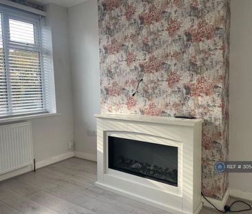3 bedroom semi-detached house to rent - Photo 3