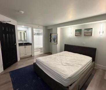 330 Mcleod St, Ottawa, ON K2P 2C5, Canada - Photo 1