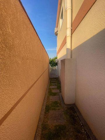Linda Casa Terras de São Fernando 3 Suítes! - Foto 2