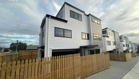 Home In Blockhouse BAy - Photo 2