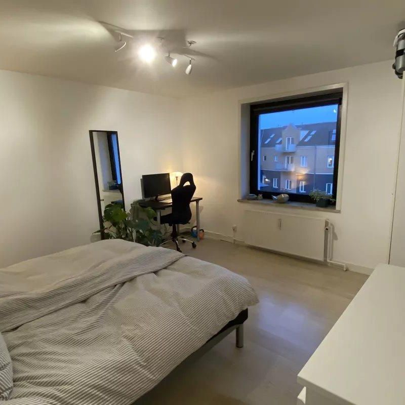 <b>Centralt beliggende 3-værelses lejlighed – ideel som delelejlighed</b> - Foto 1