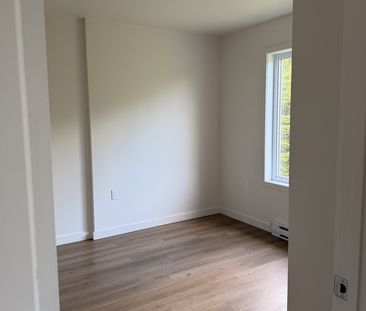 Grand 6 ½ – 4 Chambres – Saint-Colomban - Photo 2