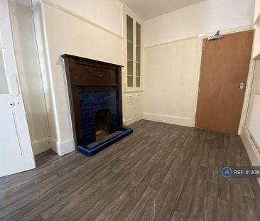 4 bedroom semi-detached house to rent - Photo 5