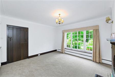 5 Bed Detached House, Lucknow Drive, NG3 - Photo 2