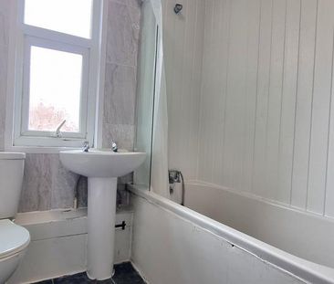 3 bedroom flat to rent - Photo 5