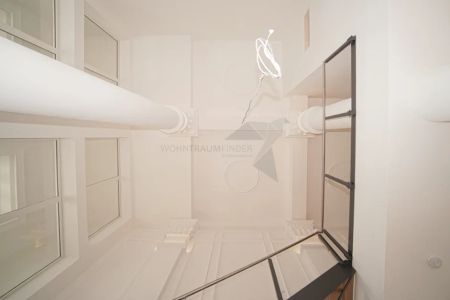 Wohntraum - Stuck, Säulen und 8,30m Deckenhöhe - großzügige 2 Raum-Maisonette Wohnung in Rabenstein - Photo 2