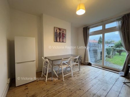 1 bedroom in a house share to rent - Photo 2