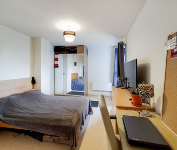 Warton Road, London, E15 - Photo 3