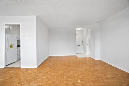 For Lease - 100 Rowena Drive Unit# 303, Toronto, Ontario - Photo 3