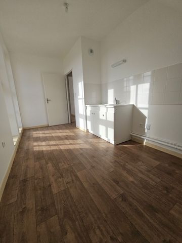 Location appartement T4 85.32m² à Saint-dizier (52100) Loyer CC * : 601.78 € Réf : ER.34611 - Photo 2