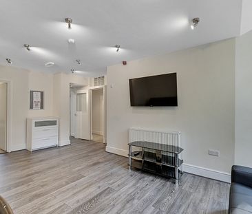 Spacious 4-Bed Ensuite Student Apartment with Large Gardens, Free P... - Photo 2
