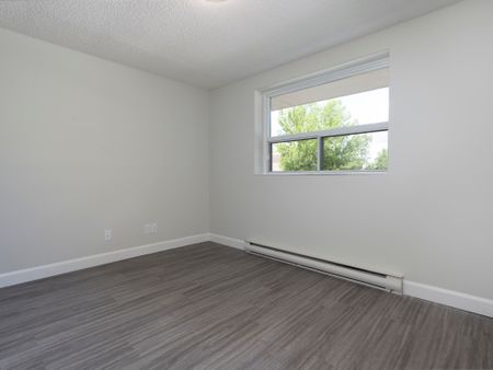 Mapleview Manor - Photo 2