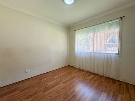 Bright & Spacious 3-Bedroom Townhouse in Prime Location - Photo 4