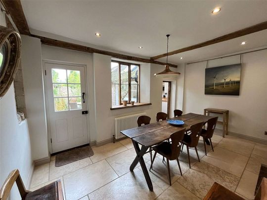 An impressive Grade II listed home in the heart of Westerham, overlooking The Green - Photo 1