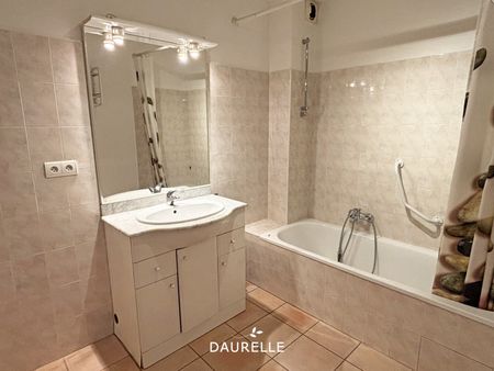 Location Appartement 3 pièces 56m² CHATEAURENARD 13160 - Photo 3