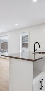 🏡 Grand 5 ½ Moderne à Saint-Rémi | 2 Stationnements Intérieurs | 1 Mois Gratuit - Photo 3