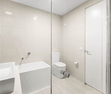 Stylish, Sophisticated Living Across Three Impressive Levels - Photo 6