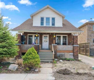 1839 ST . LUKE Unit# UPPER UNIT — 3 Bedroom - Photo 1