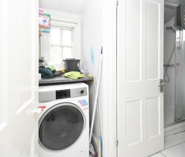 4 bedroom end of terrace house to rent - Photo 1