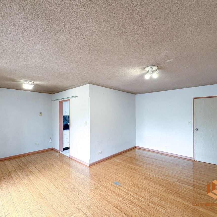 Strathfield - Photo 1