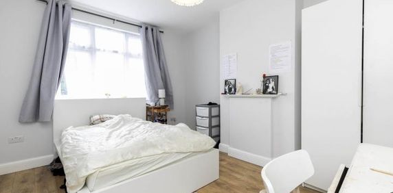 Stunning Apartment - Photo 2