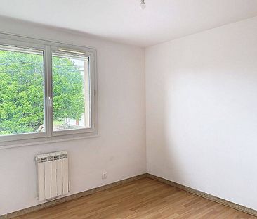 Location appartement 4 pièces 88 m² à Bourg-en-Bresse (01000) - Photo 2