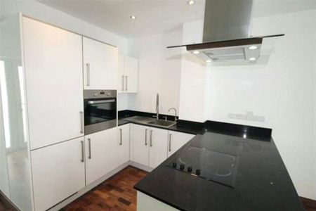 2 bedroom semi-detached house to rent - Photo 3