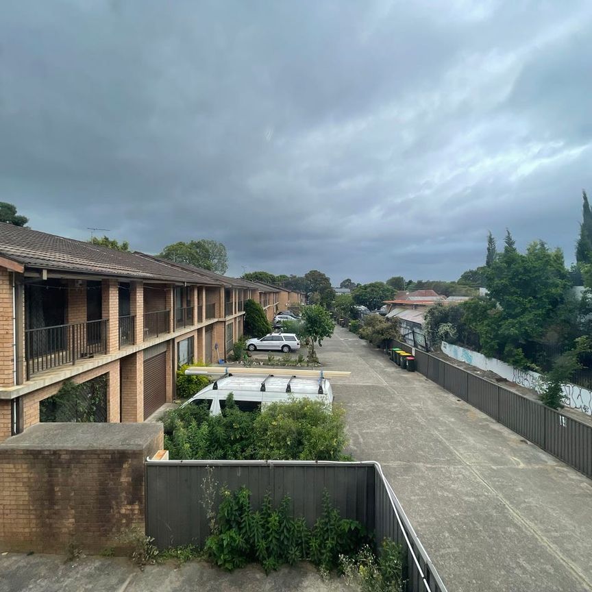 Private Room | Fully Furnished | Bills Included - Photo 1