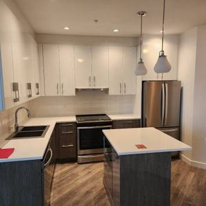 2 Bdrm + Den * The Wex * Penthouse - Photo 2