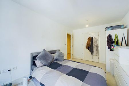 3 bedroom flat to rent - Photo 5