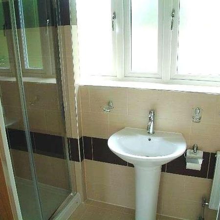 Bedroom Studiot Floor In Farnborough, GU14 - Photo 3