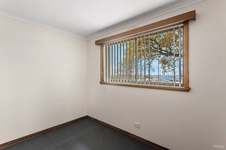 Charming One Bedroom Unit Just Minutes from CBD! - Photo 2