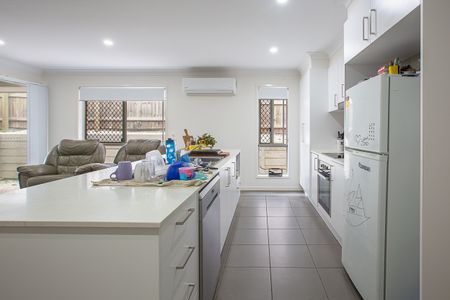 7 Sunrise Link, Pimpama QLD 4209 - House For Rent - $720 | Domain - Photo 4