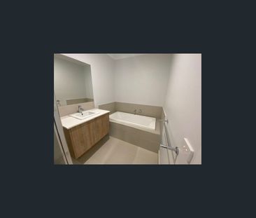 Four Bedroom Delightful Home - Photo 6