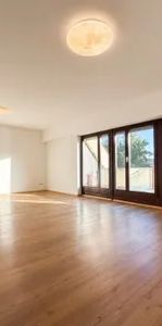 Großzügige 3 Zimmer DG-Wohnung mit 30 m² Terrasse, Lagerraum & Tiefgarage - Photo 1