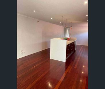 8 Bent Street, Kensington, Vic 3031 - Photo 2